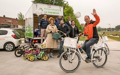 Tilburgse bedrijven overhandigen materialen aan Spoorpark