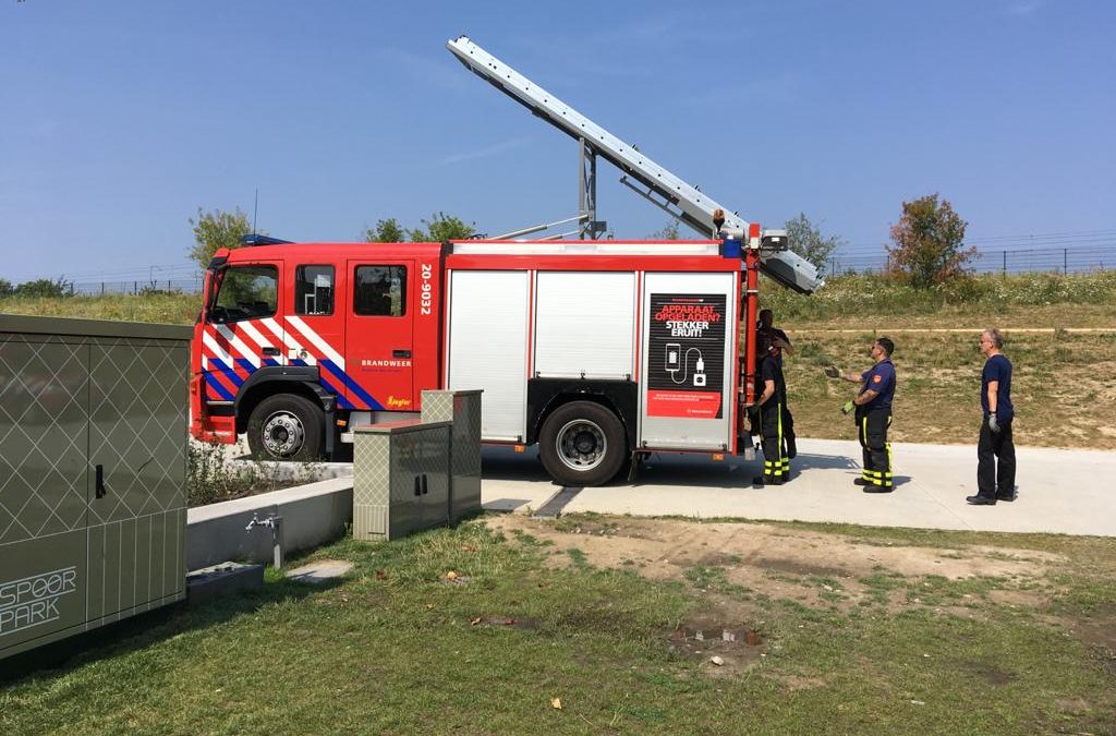 Waterniveau vijver verhoogd met hulp van brandweer