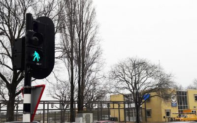 Nie zèèke mar kèèke: Spoorpark heeft ‘eigen’ Kruikenzeiker verkeerslicht