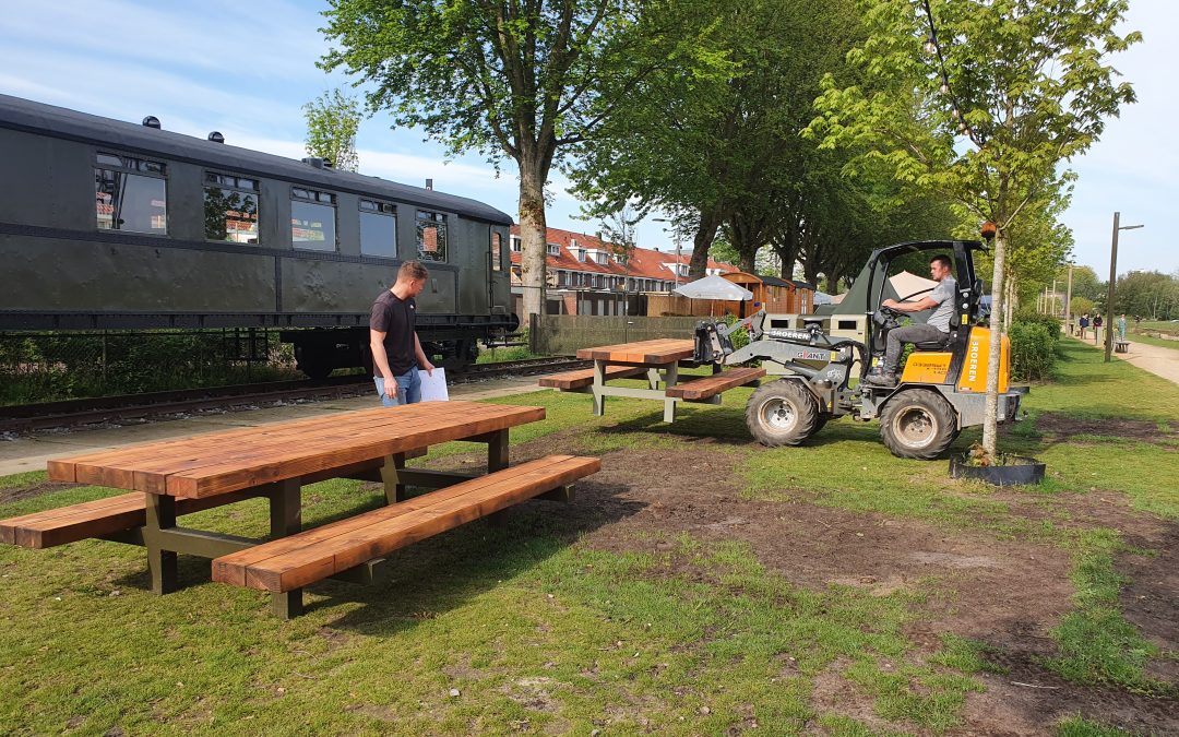 Picknicktafels weer terug na onderhoud en herstel