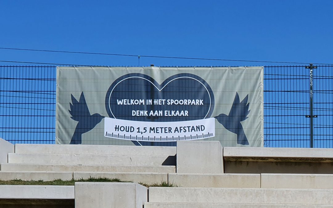 Denk aan elkaar. Ook in het Spoorpark.