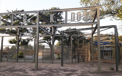 Oostplein klaar na plaatsing hekwerk en pergola