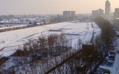 Spoorpark bedekt met sneeuw