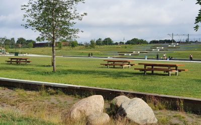 Picknicktafels in onderhoud na schade door barbecues