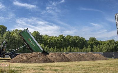 Daar komen de glooiende hellingen van het nieuwe Spoorpark aan